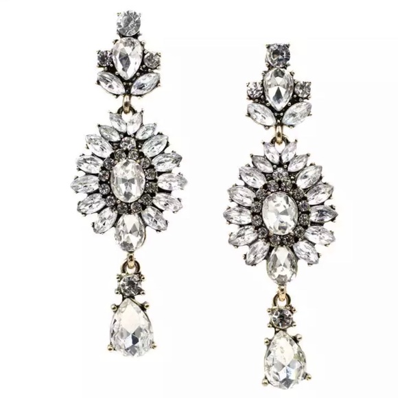 Elegant crystal bridal earrings - Picture 1 of 3